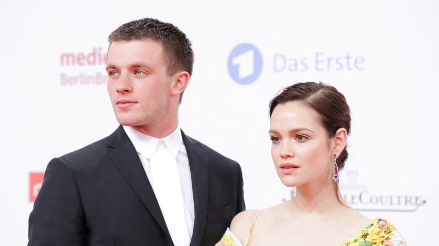 Jannis Niewöhner und Emilia Schüle im April 2018 in Berlin