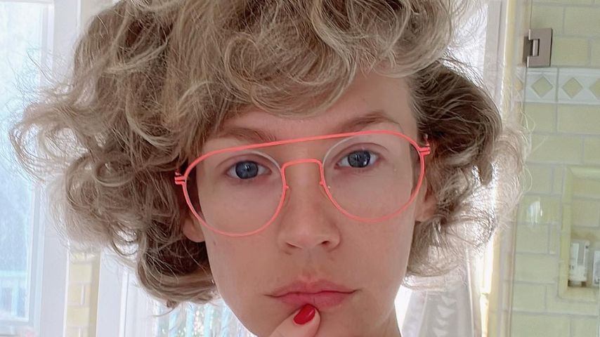 Locken-Unglück: January Jones teilt ehrliches Frisuren-Pic