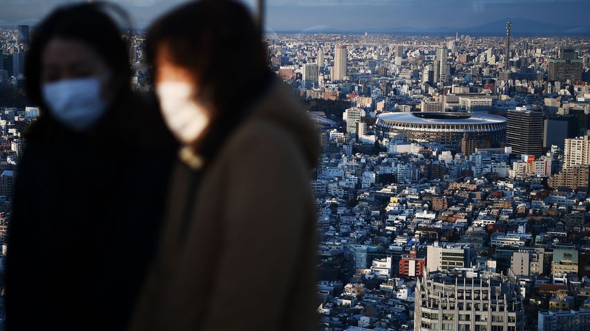 Japaner mit Mundschutz in Tokio