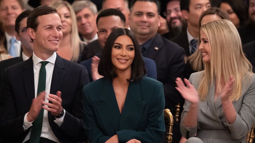 Jared Kushner, Kim Kardashian und Ivanka Trump bei einer Rede im Weißen Haus