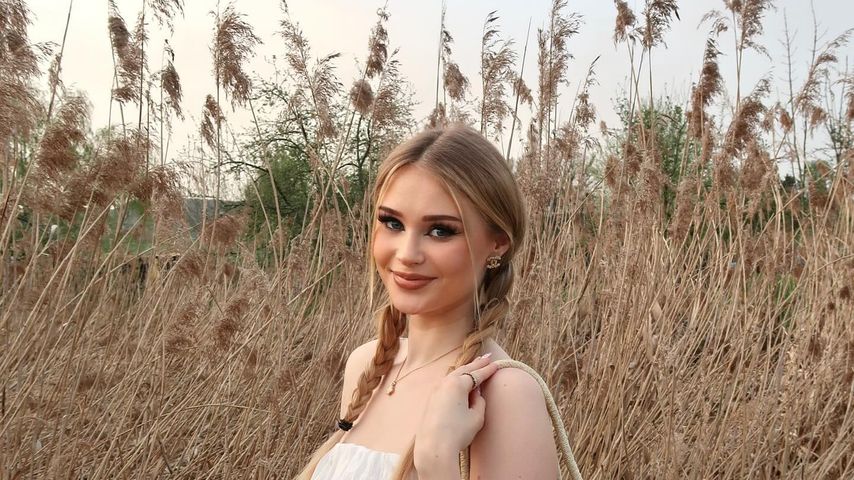 Webstar Jasi_xx3 zeigt Fotos von Shooting mit ihrem Baby