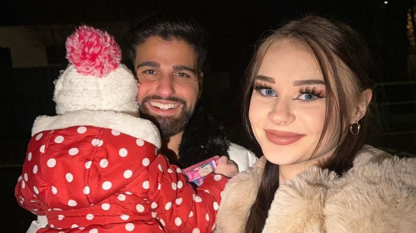 Jasi_xx3, ihr Partner Mou und das gemeinsame Kind der beiden an Silvester 2022