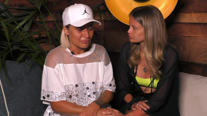 Jasmin Herren und Stephanie Schmitz bei "Temptation Island V.I.P."