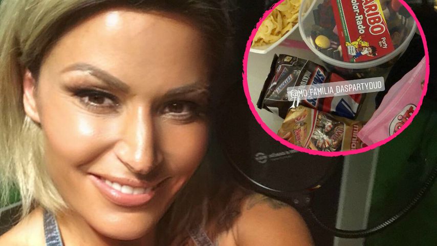 Während Willi Herrens Fettkampf: Ex Jasmin gönnt sich Snacks