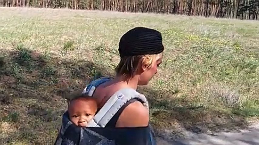 Jasmin Tawil mit ihrem Sohn Ocean Malik in Deutschland