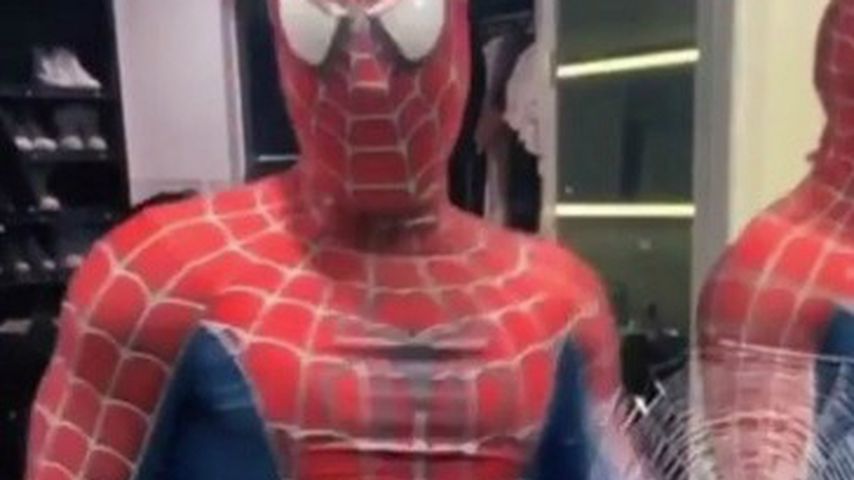 Jason Derulo im Spiderman-Kostüm