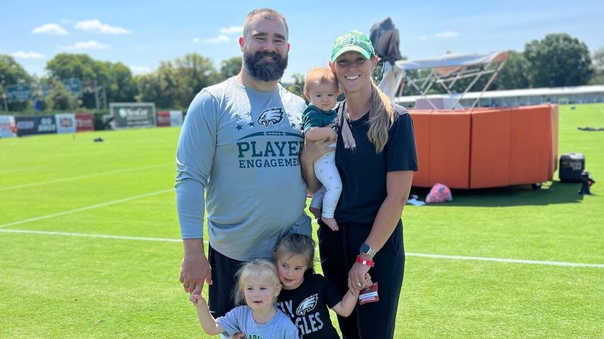 Jason Kelce mit seiner Frau Kylie und den drei Töchtern, August 2023