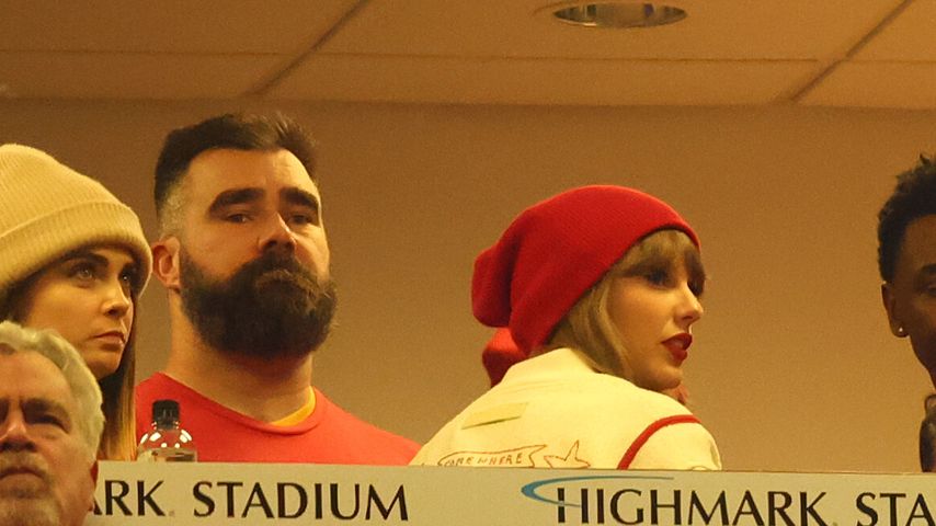 Jason Kelce und Taylor Swift bei Travis' Spiel