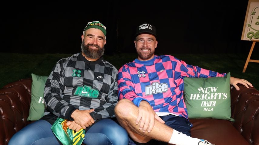 Jason Kelce und Travis Kelce bei "New Heights Live" im Orpheum Theatre in Los Angeles, Juni 2026