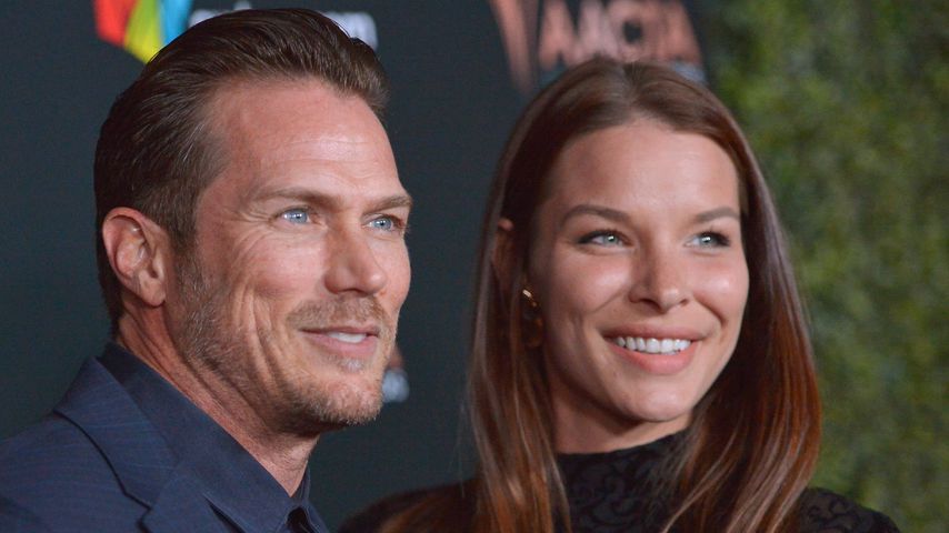 Jason Lewis und Liz Godwin bei den AACTA International Awards, Januar 2020