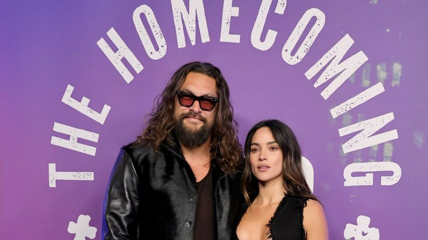 Jason Momoa posiert zum ersten Mal mit Adria auf Red Carpet