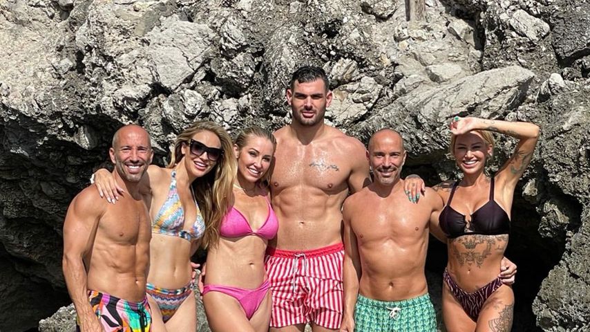Jason Oppenheim und Chrishell Stause mit ihren "Selling Sunset"-Kollegen