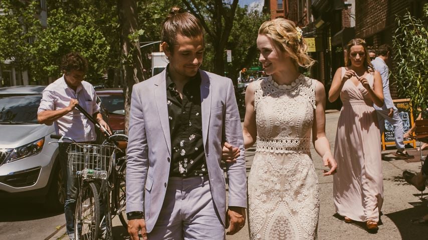 Jason Ralph und Rachel Brosnahan