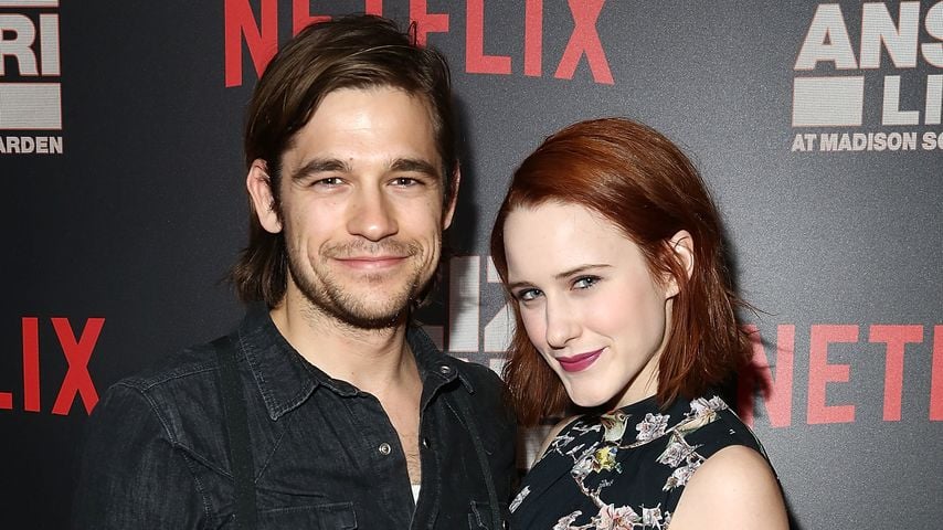 Schauspieler Jason Ralph und Rachel Brosnahan im Jahr 2015