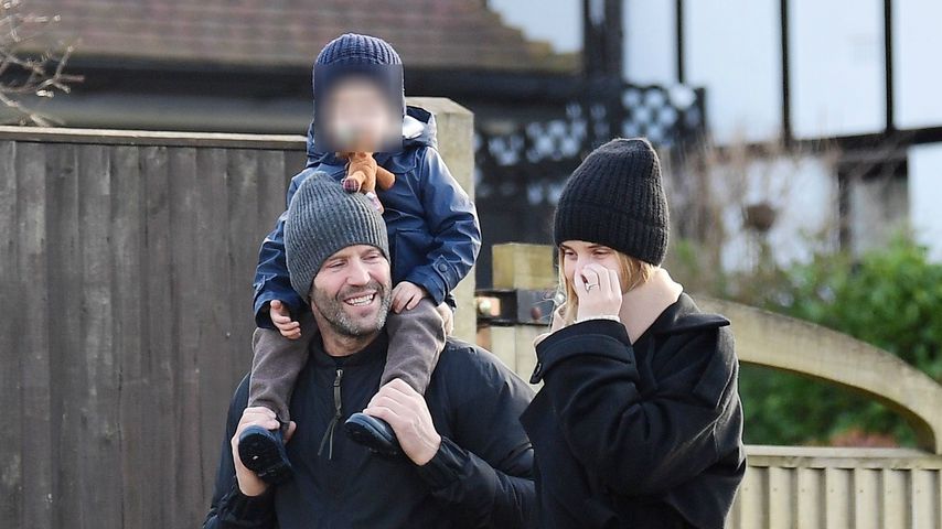 Seltene Pics: Jason Statham ist mit Rosie und Sohn unterwegs