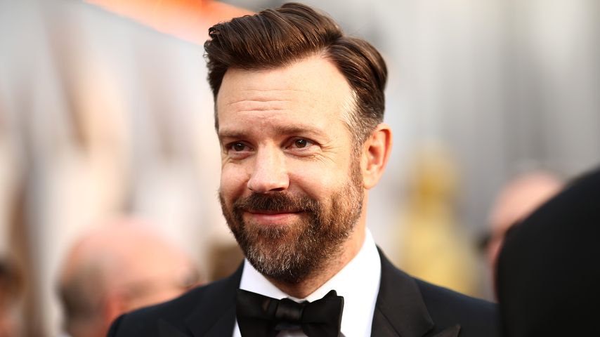 Etwas Festes? Jason Sudeikis bandelt mit diesem Model an