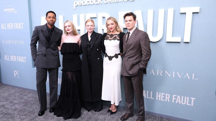 Jay Ellis, Dakota Fanning, Sarah Snook, Abby Elliott und Jake Lacy bei der Premiere von "All Her Fault" in New York
