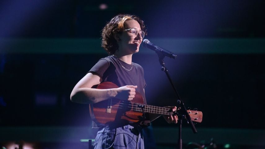 Non-binäres Talent begeistert "The Voice of Germany"-Coaches