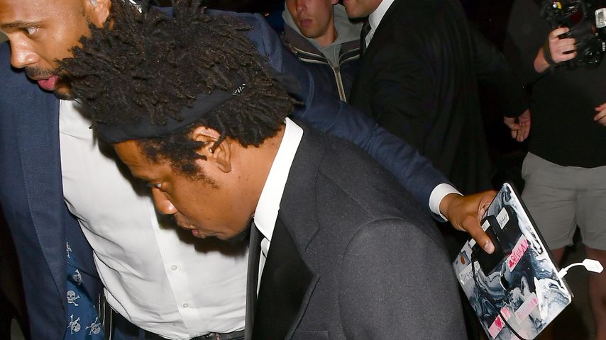 Jay-Z am Montagmorgen um 4:00 Uhr vor Harry's Bar in London