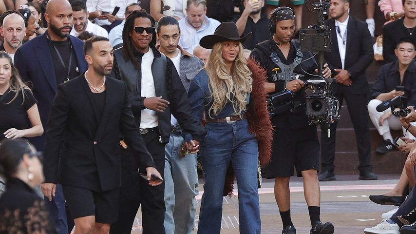 Jay-Z und Beyoncé 2025 bei der Louis Vuitton Fashionshow in Paris