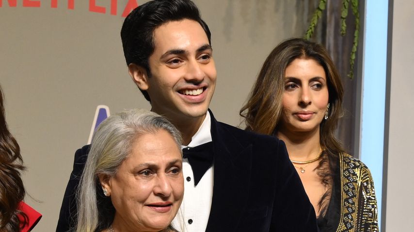 Jaya Bachchan mit ihrem Enkel Agastya Nanda und ihrer Tochter Shweta Bachchan, Dezember 2023