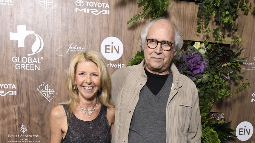 Bei der Global Green Pre-Oscar Gala 2019: Jayni Chase und Chevy Chase im Four Seasons Los Angeles