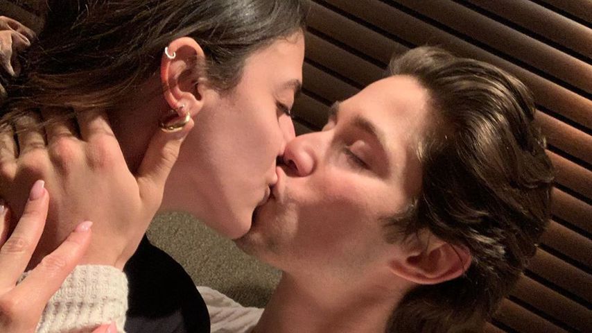 An Thanksgiving: "Tote Mädchen lügen nicht"-Star ist verlobt