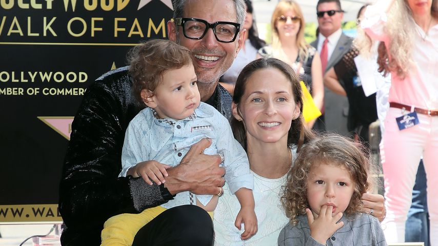 Jeff Goldblum und Ehefrau Emilie Livingston mit ihren Kindern River Joe (l.) und Charlie Ocean (r.)