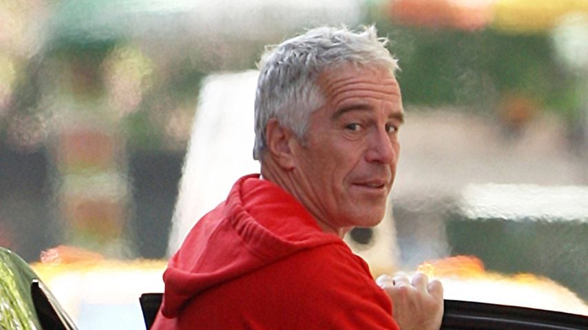 Jeffrey Epstein steigt in einen Wagen in New York City, 2015