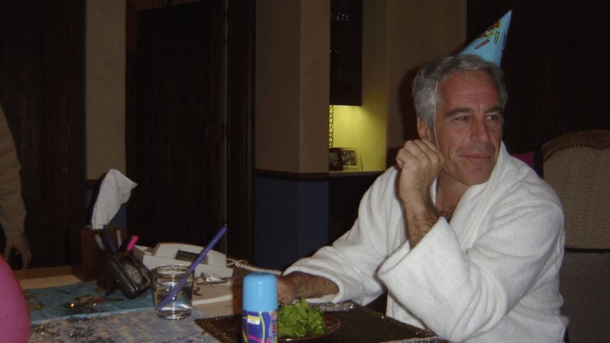Jeffrey Epstein bei einer Feier, veröffentlicht vom House Oversight Committee