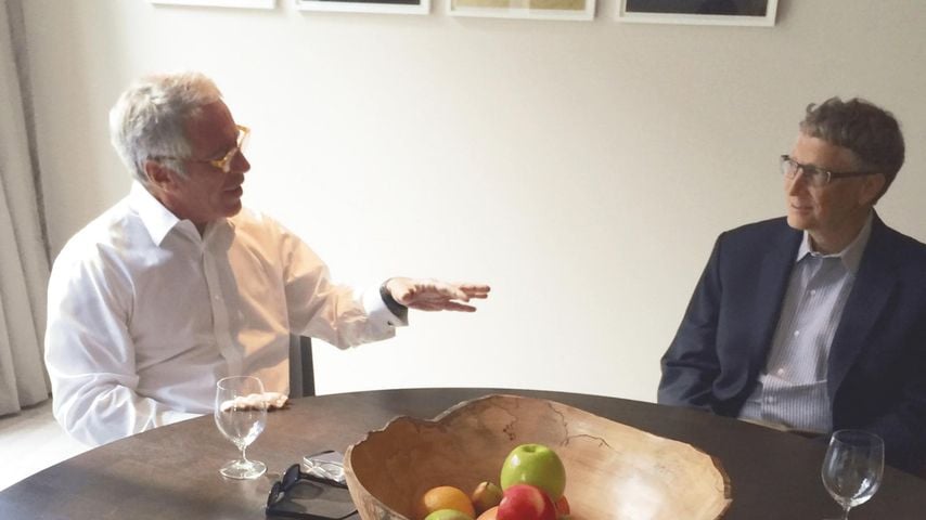Jeffrey Epstein und Bill Gates auf einem von der US-Justiz veröffentlichten Foto aus den Epstein-Akten