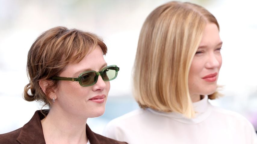 Jella Haase und Léa Seydoux beim "Gentle Monster" Photocall beim 79. Festival de Cannes