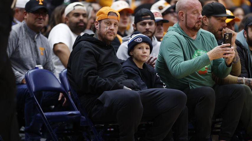 Jelly Roll genießt sportlichen Ausflug mit seinem Sohn