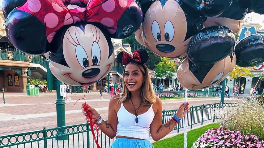 Jenefer Riili im Disneyland Paris