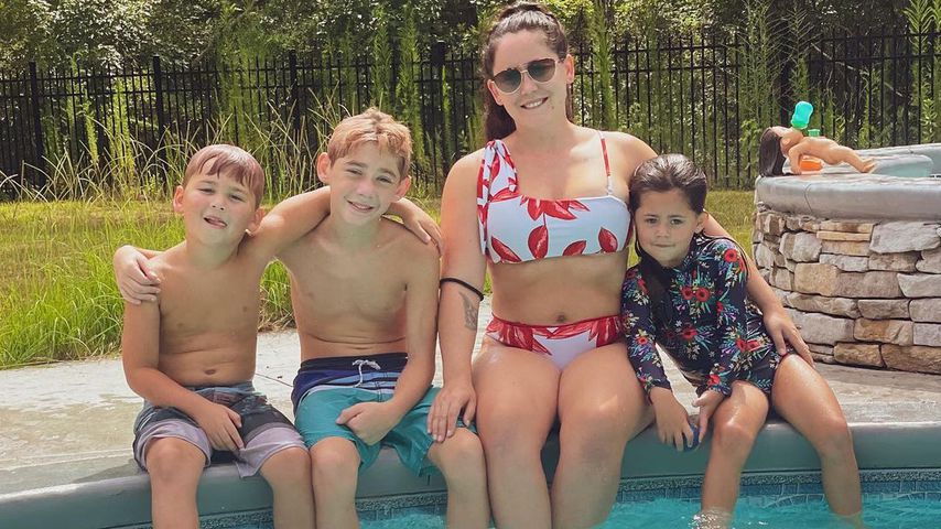 Jenelle Evans mit ihren Kindern Kaiser, Jace und Ensley