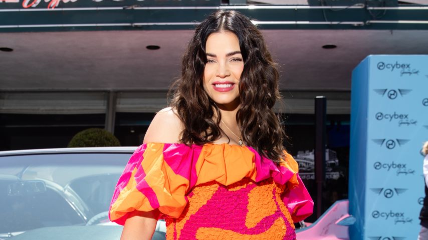 Kurz vor der Geburt: Jenna Dewan strahlt im Knallerkleid