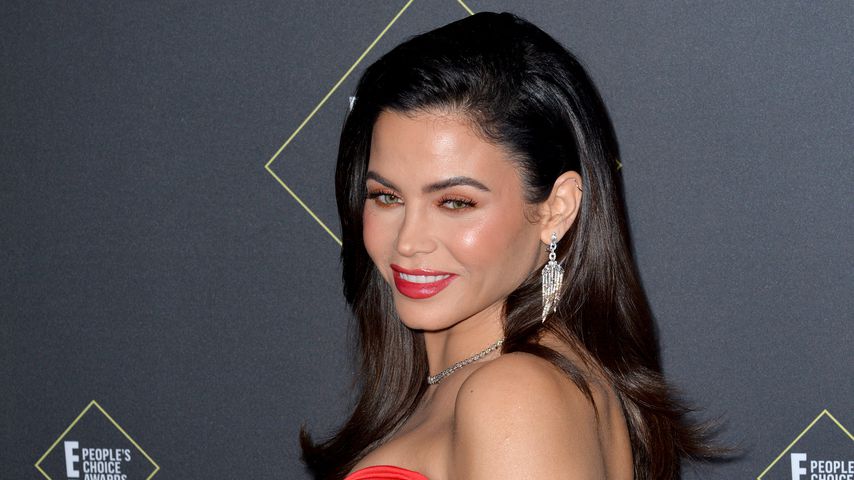 "Legerer Look": Jenna Dewan im roten Jessica-Rabbit-Kleid!