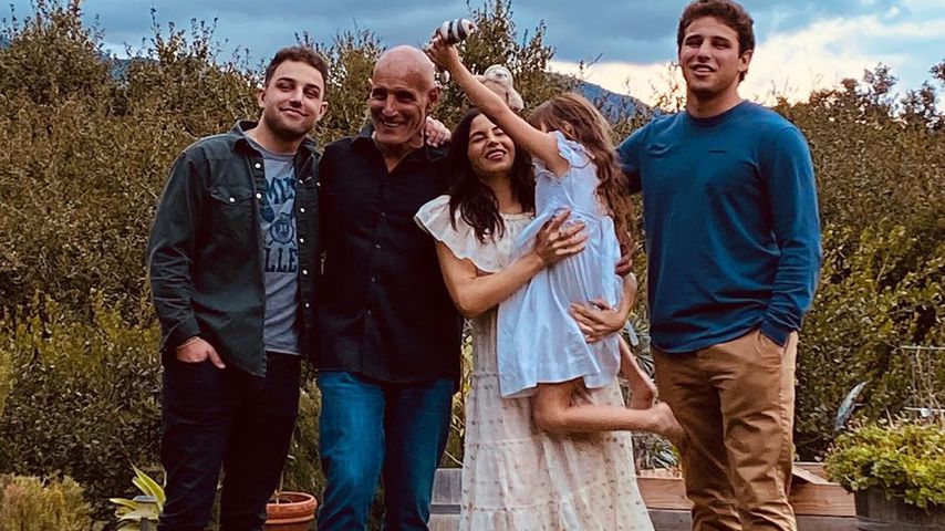 Jenna Dewan mit ihrer Tochter Everly, ihrem Vater Darryll und ihren Brüdern