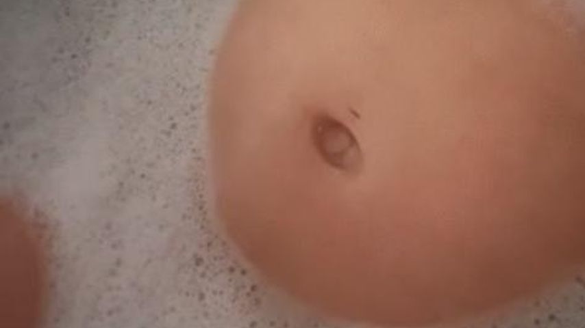 Jenna Dewans Babybauch