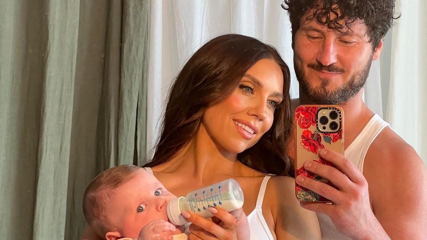 Erstes Weihnachten: Jenna Johnson und Val posieren mit Sohn