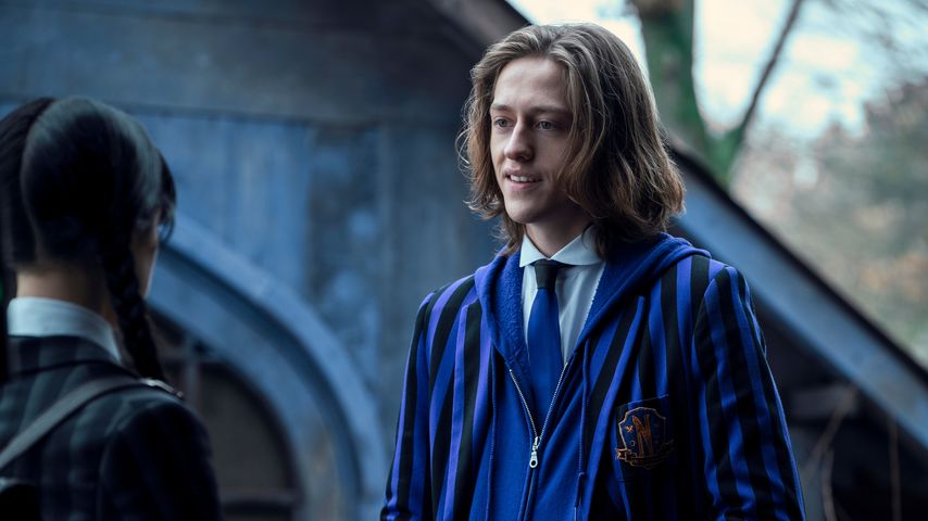 Jenna Ortega und Percy Hynes White in "Wednesday"