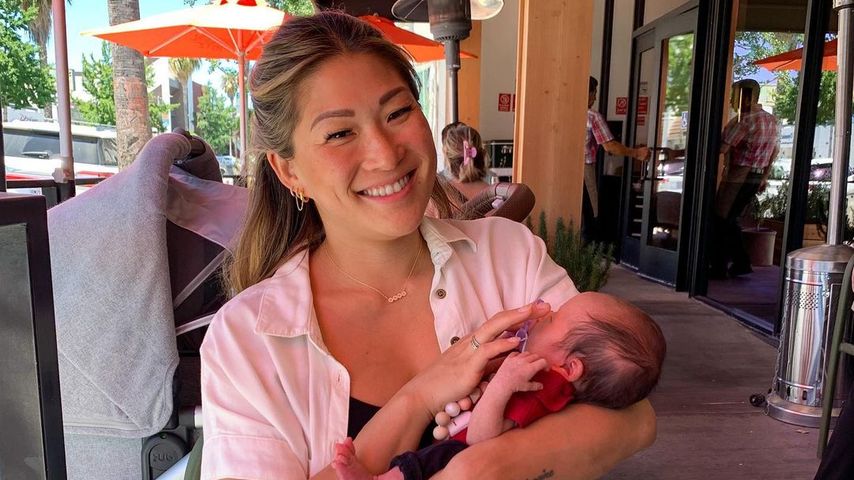 Jenna Ushkowitz mit ihrer Tochter Emma im Juni 2022