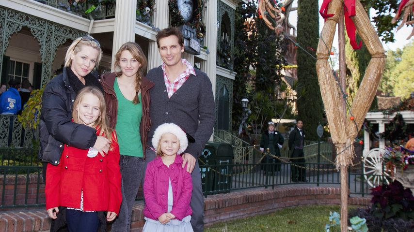 Jennie Garth und Peter Facinelli mit ihren Töchtern Lola Ray, Luca Bella und Fiona Eve 2011