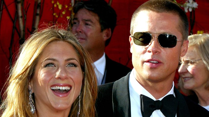 Jennifer Aniston und Brad Pitt bei den Emmy Awards 2004