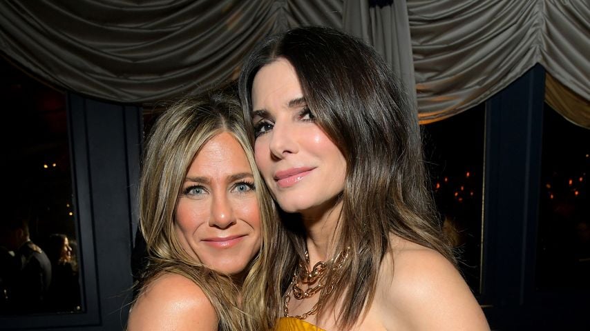 Jennifer Aniston teilt Fotos mit Sandra Bullock und Freunden