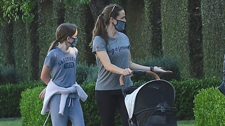 Verrückter Anblick: Jennifer Garner fährt Katze spazieren!