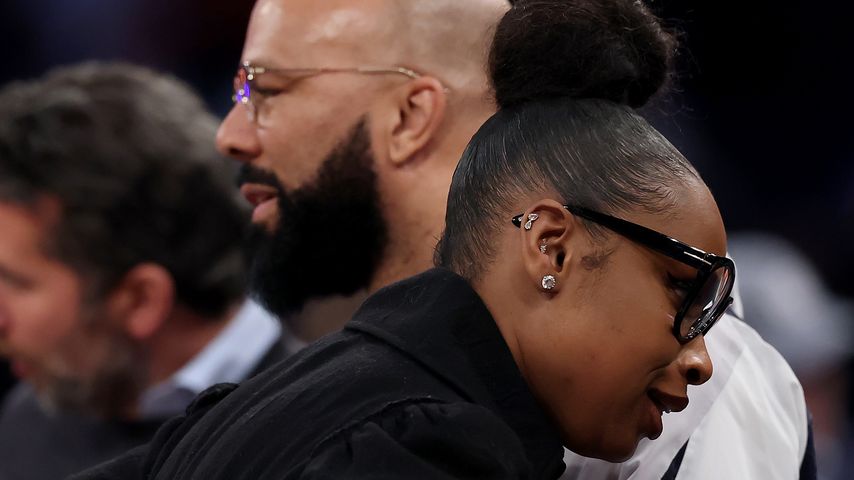Jennifer Hudson und Common beim Spiel der New York Knicks und den Golden State Warriors, März 2025