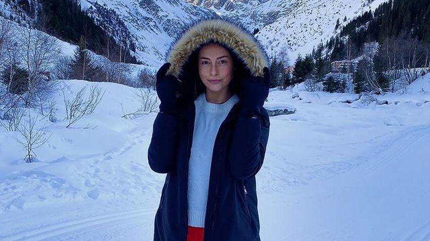 Influencerin Jennifer Lange in den Bergen
