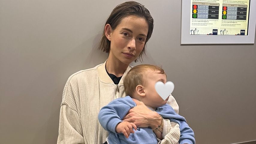 Jennifer Lange mit ihrem Sohn, Juni 2025