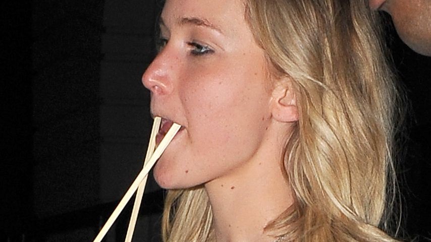 Jennifer Lawrence präsentiert sich nach einem Restaurantbesuch als Walross